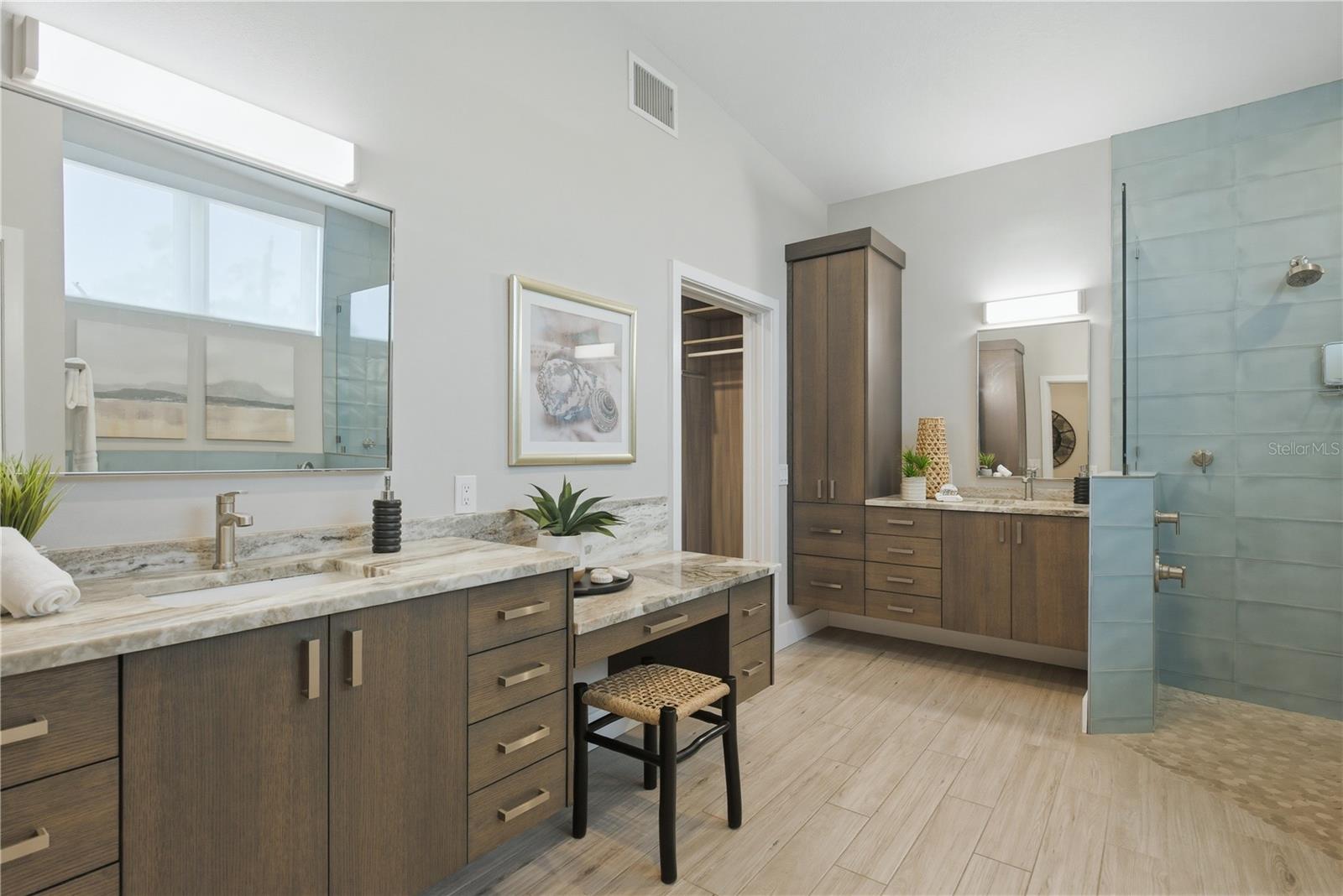 Image 30 of 94 For 915 Bayshore Drive