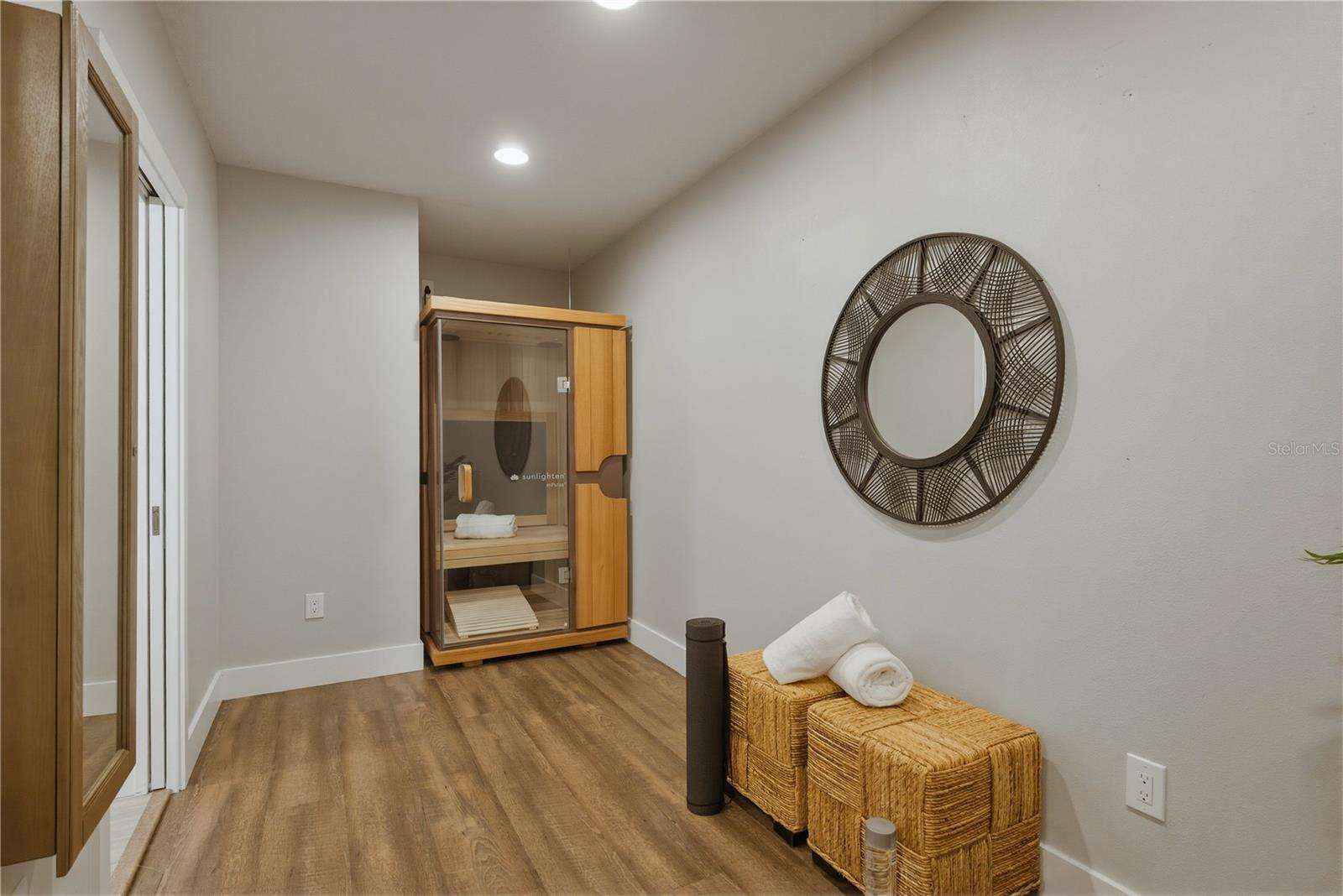 Image 32 of 94 For 915 Bayshore Drive