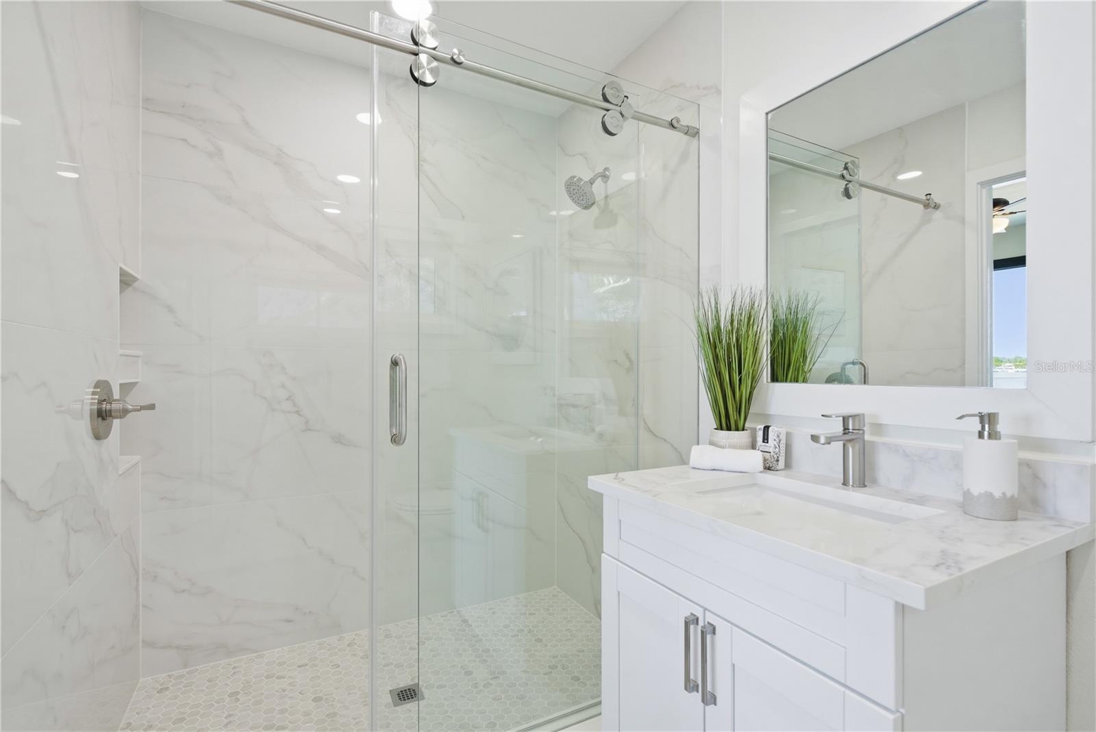 Image 35 of 94 For 915 Bayshore Drive