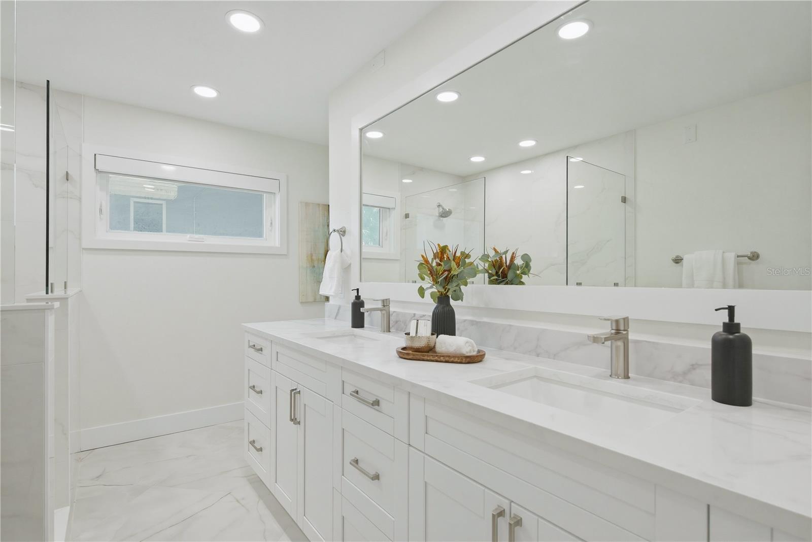 Image 39 of 94 For 915 Bayshore Drive