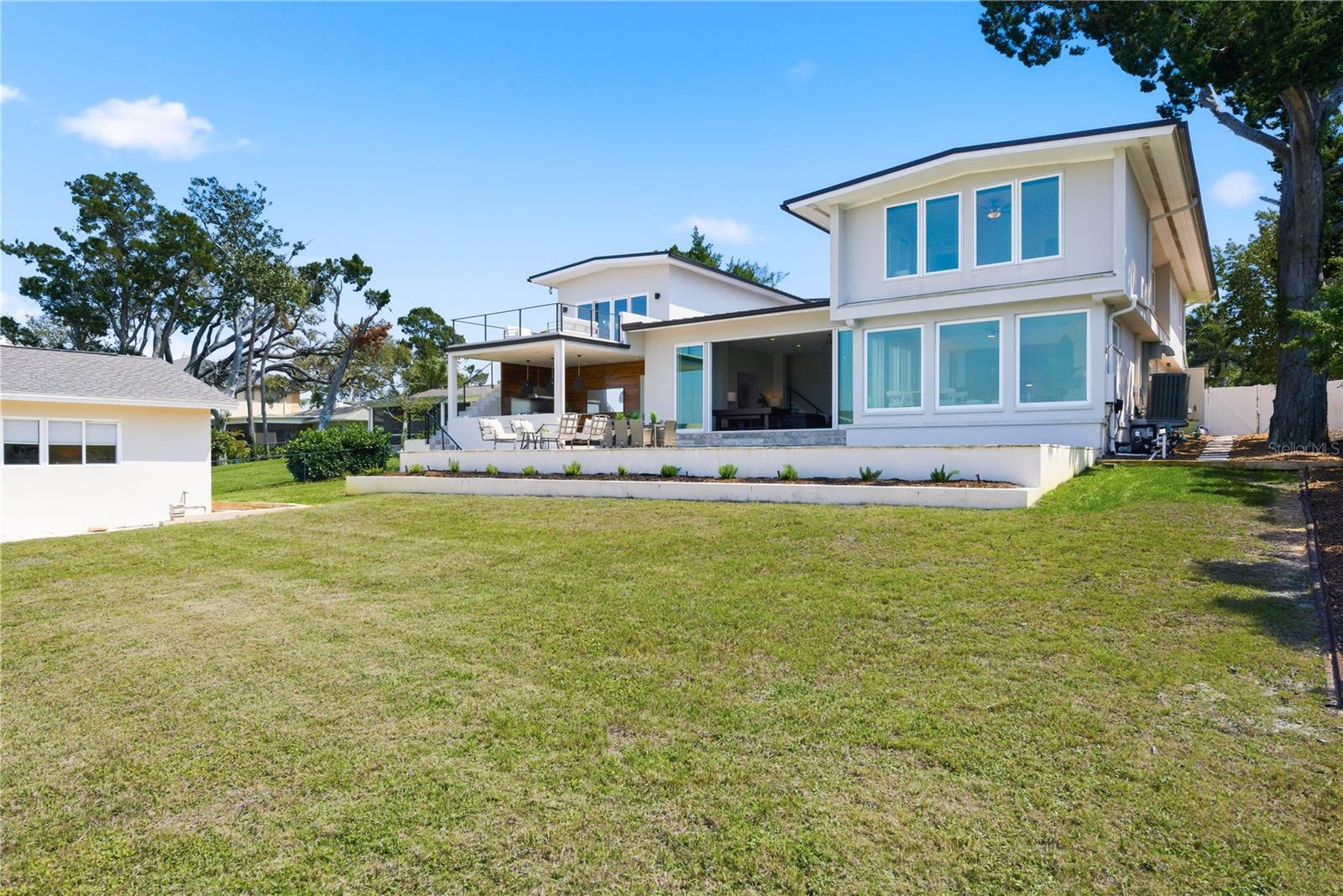 Image 42 of 94 For 915 Bayshore Drive