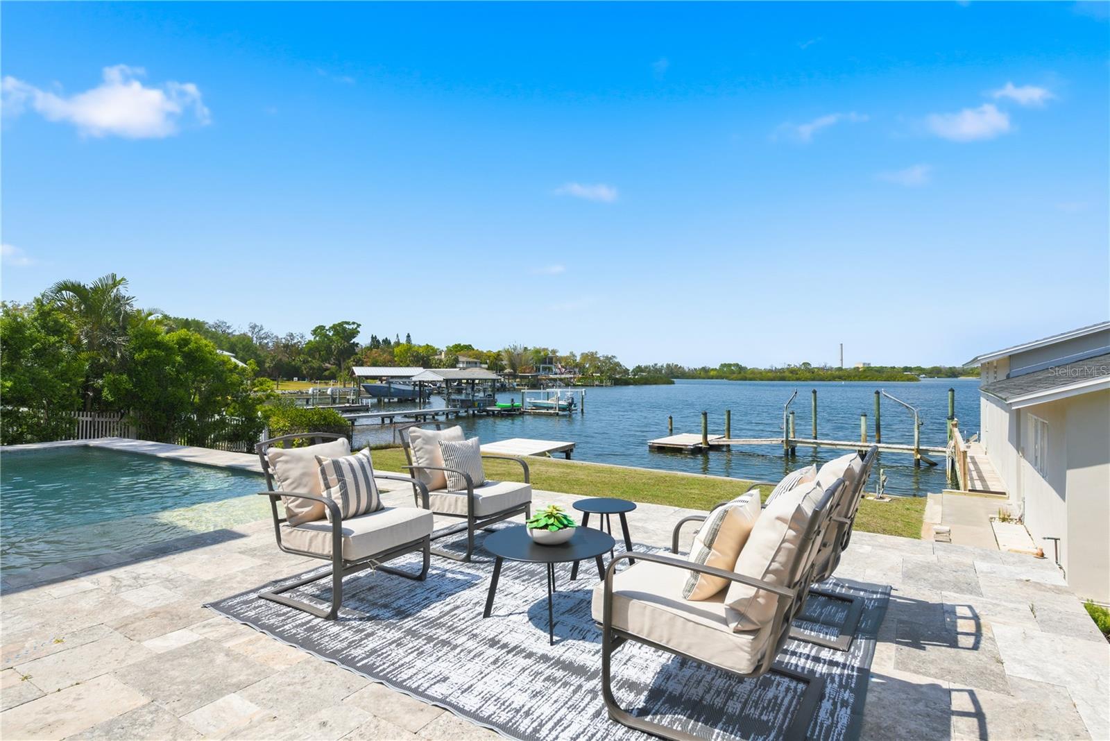 Image 45 of 94 For 915 Bayshore Drive