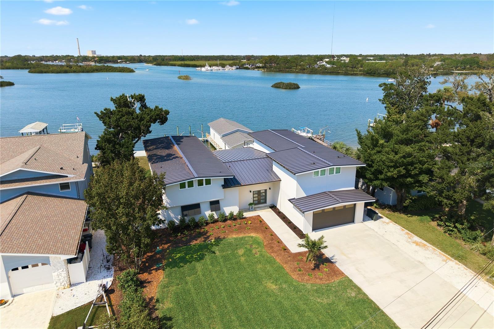 Image 5 of 94 For 915 Bayshore Drive