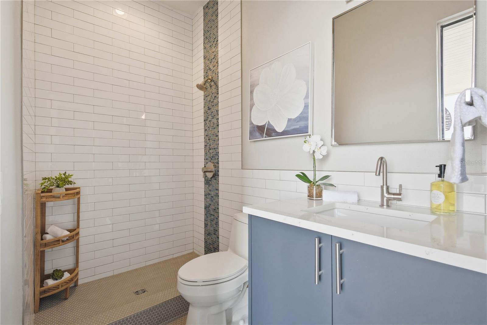 Image 52 of 94 For 915 Bayshore Drive