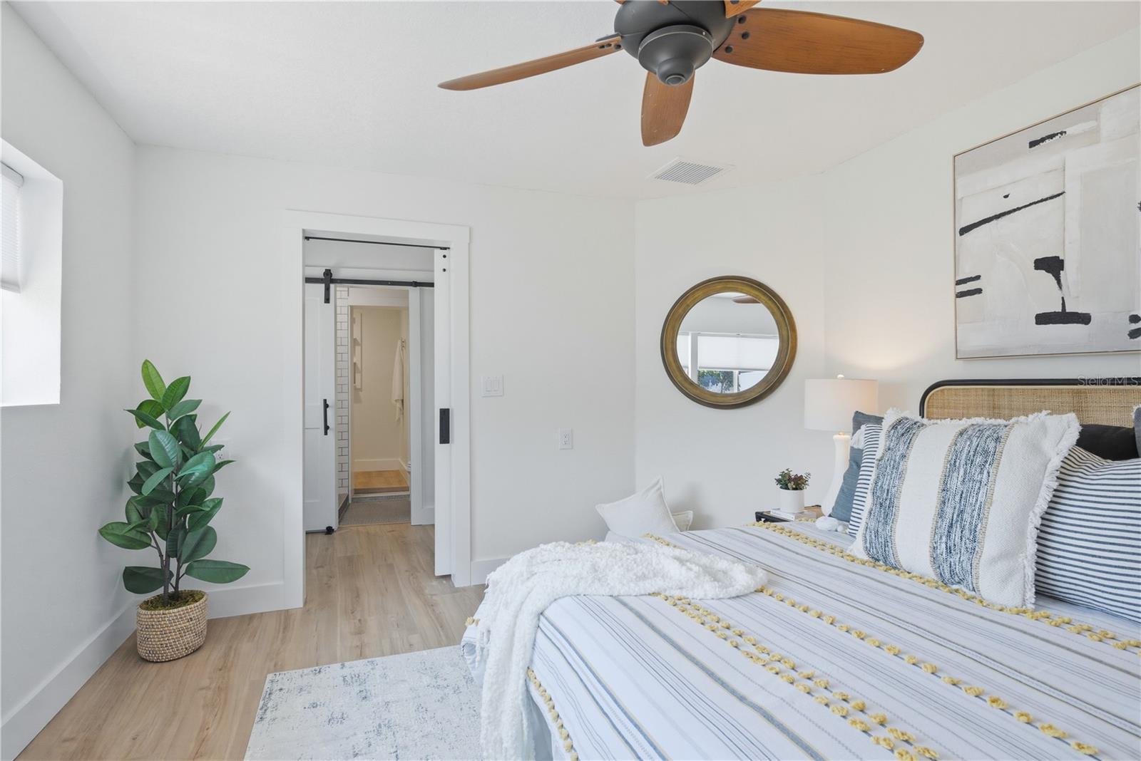 Image 59 of 94 For 915 Bayshore Drive