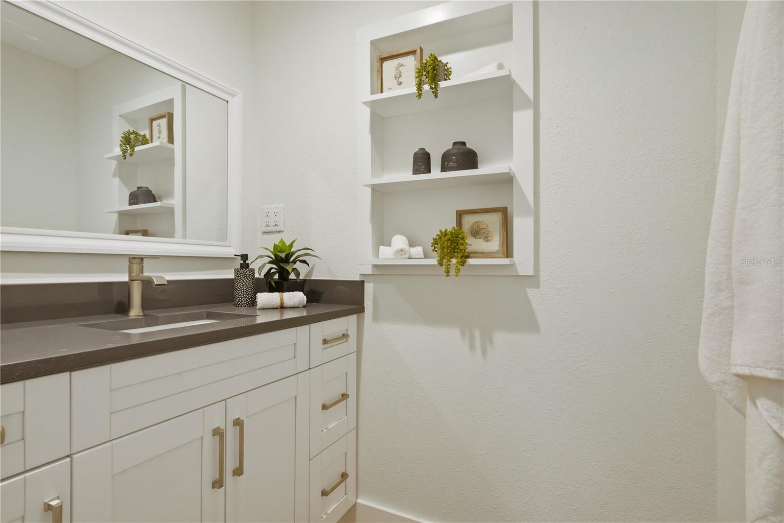 Image 60 of 94 For 915 Bayshore Drive