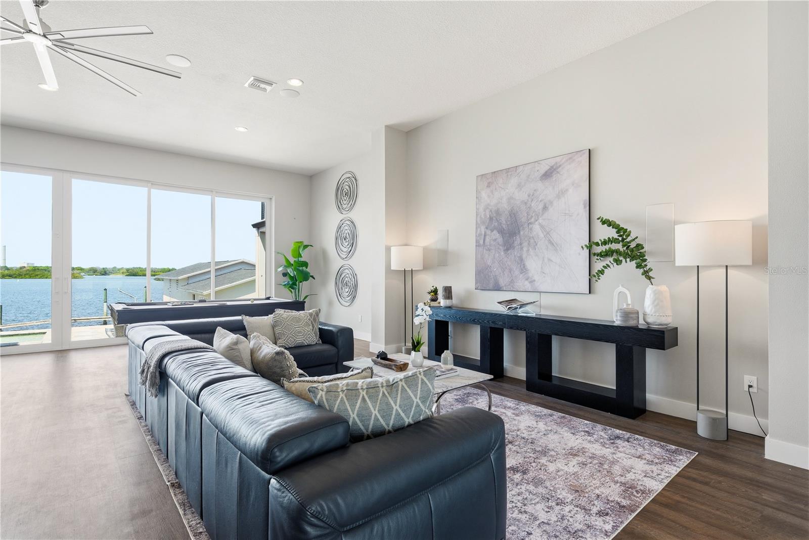 Image 8 of 94 For 915 Bayshore Drive