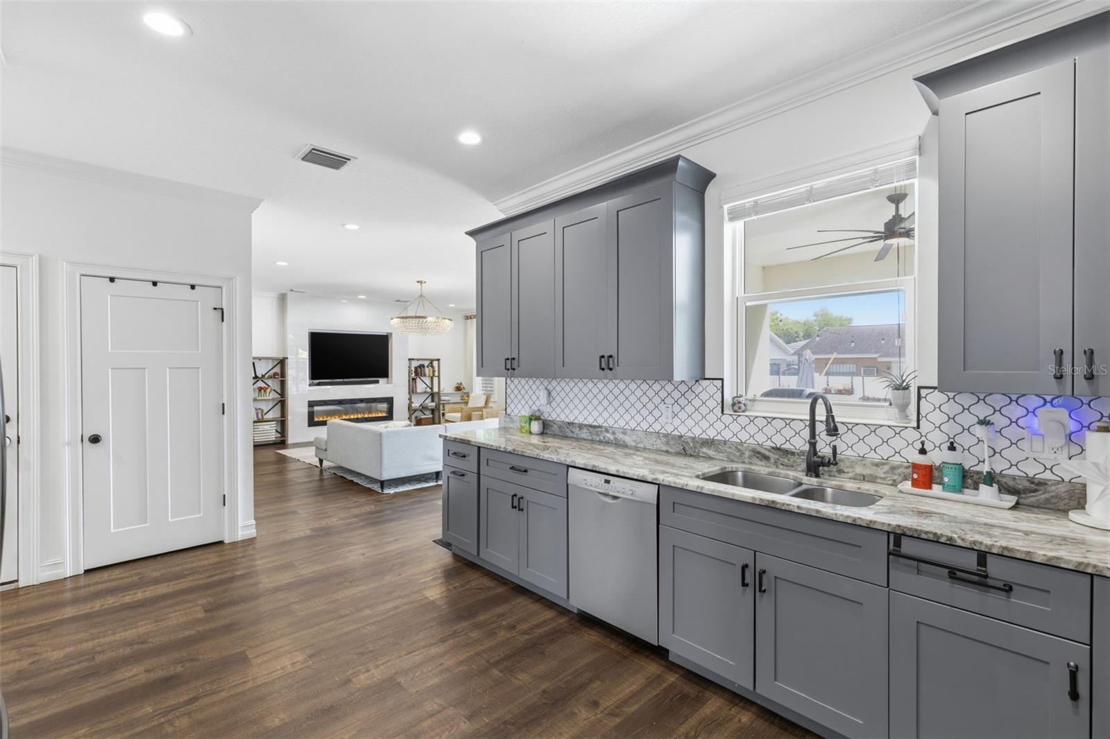 Image 10 of 40 For 2510 Carmen Street