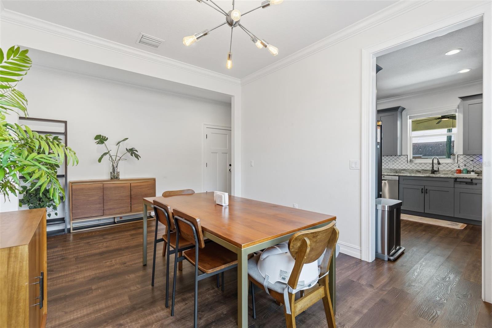 Image 6 of 40 For 2510 Carmen Street