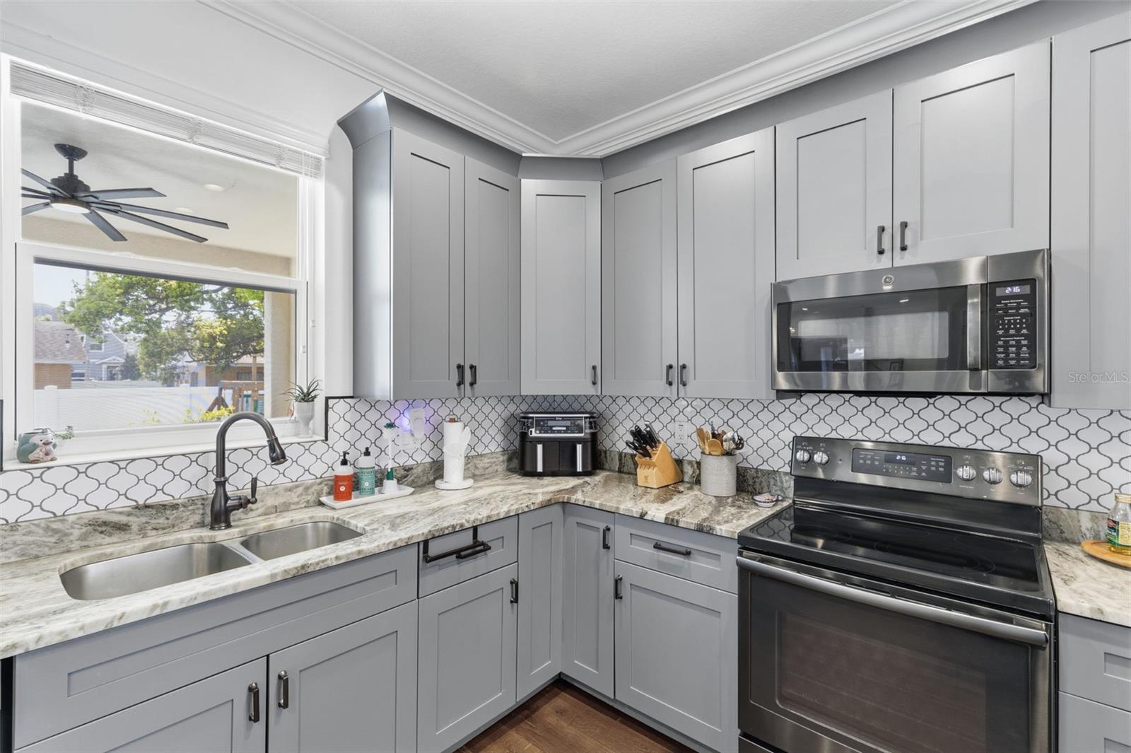 Image 8 of 40 For 2510 Carmen Street