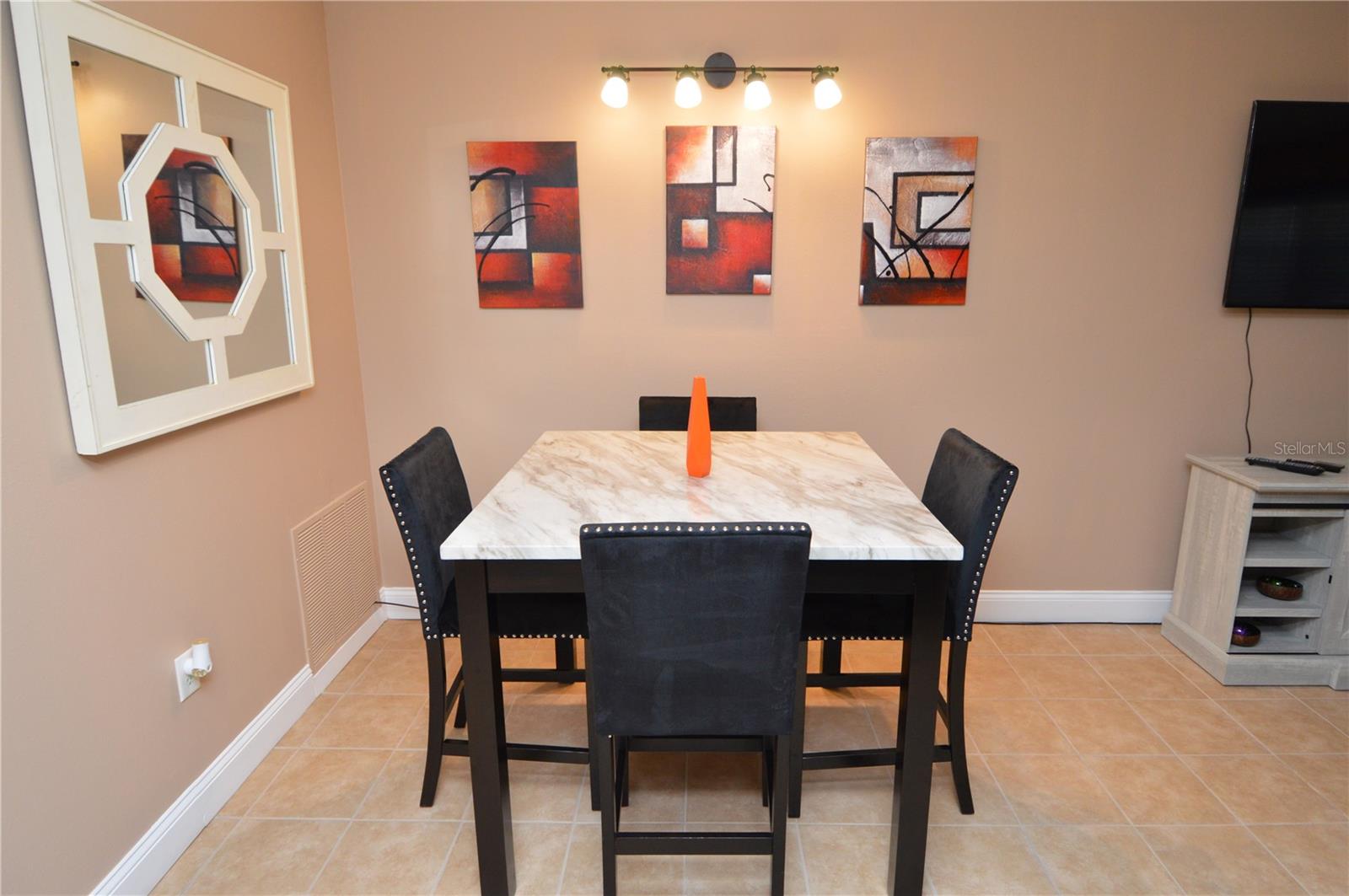 Image 14 of 88 For 12760 Indian Rocks Road 548