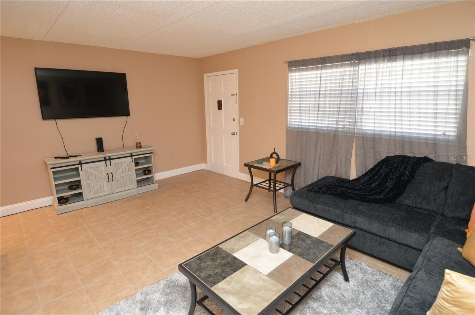 Image 20 of 88 For 12760 Indian Rocks Road 548