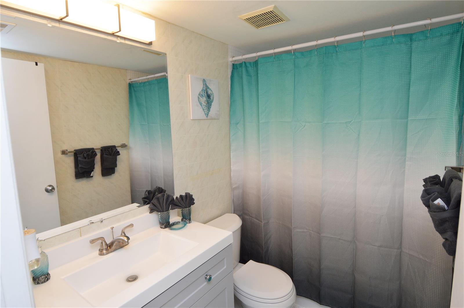 Image 26 of 88 For 12760 Indian Rocks Road 548