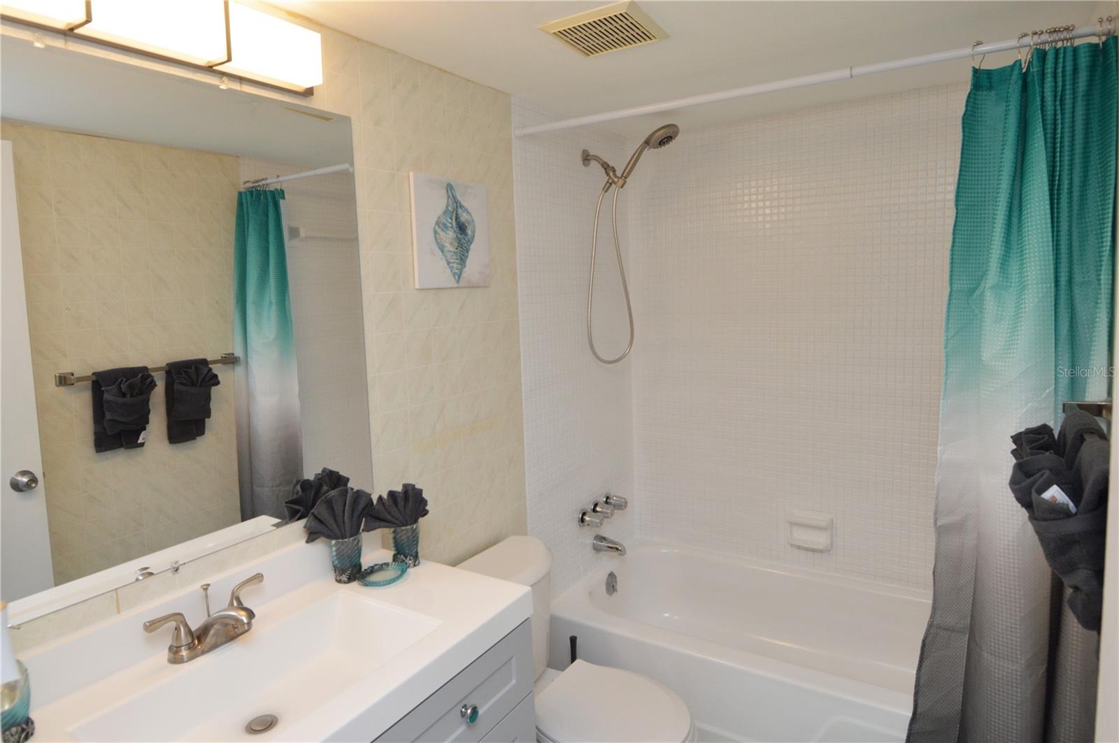 Image 27 of 88 For 12760 Indian Rocks Road 548