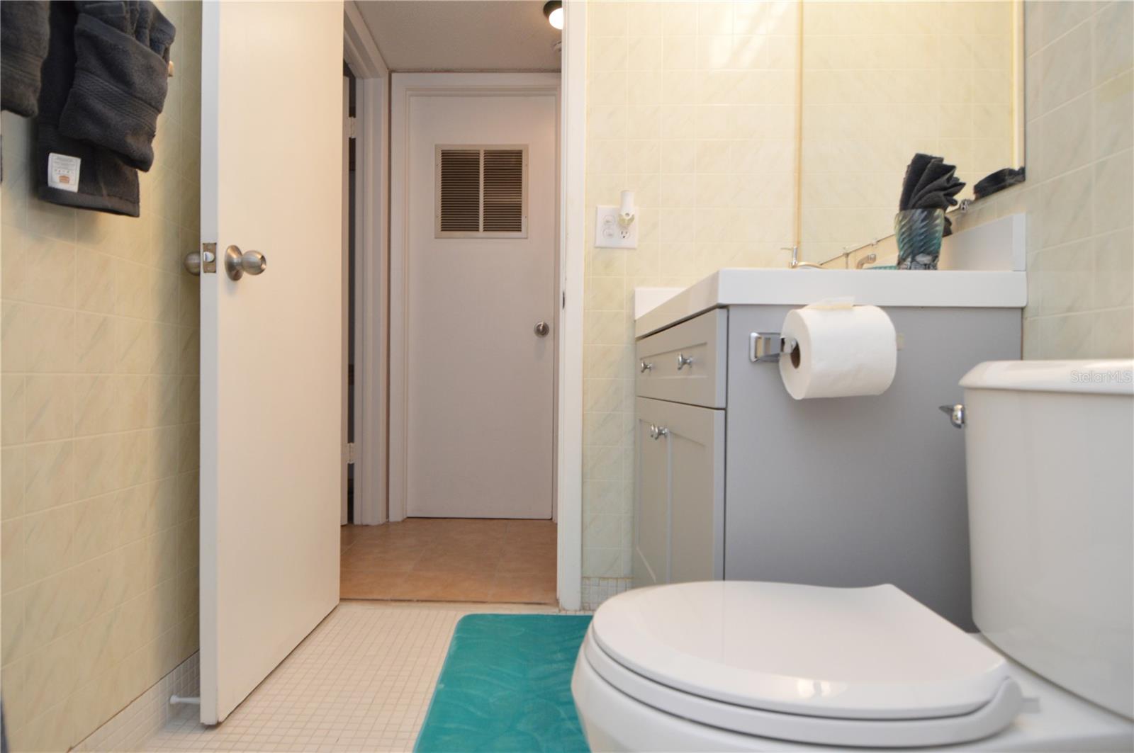 Image 28 of 88 For 12760 Indian Rocks Road 548