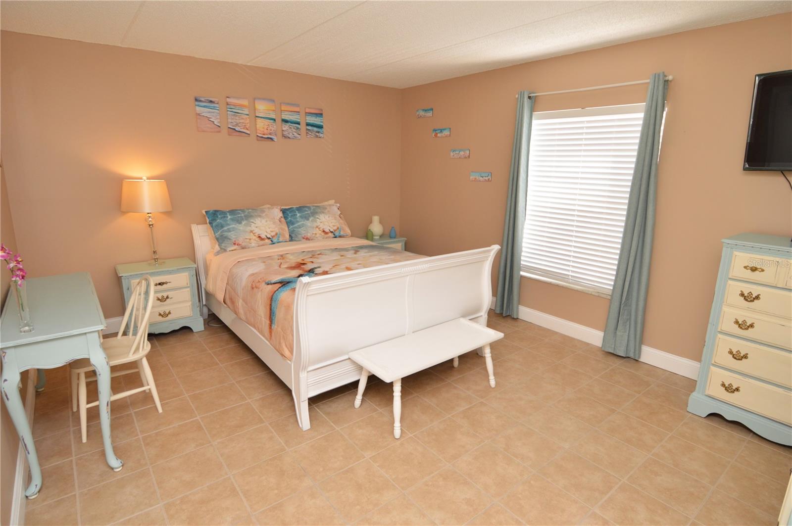 Image 31 of 88 For 12760 Indian Rocks Road 548