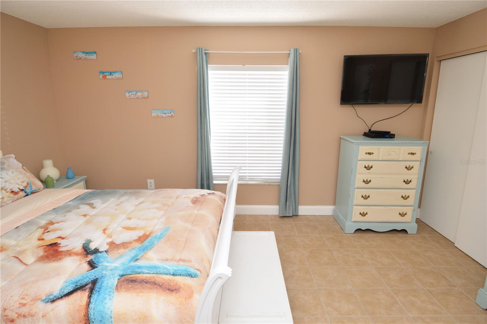 Image 32 of 88 For 12760 Indian Rocks Road 548