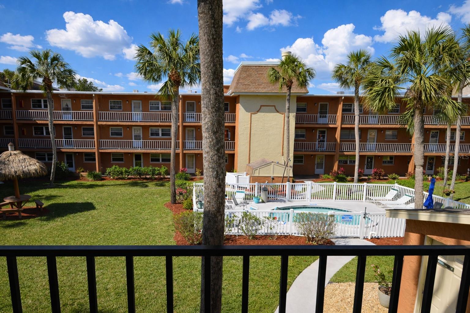 Image 37 of 88 For 12760 Indian Rocks Road 548