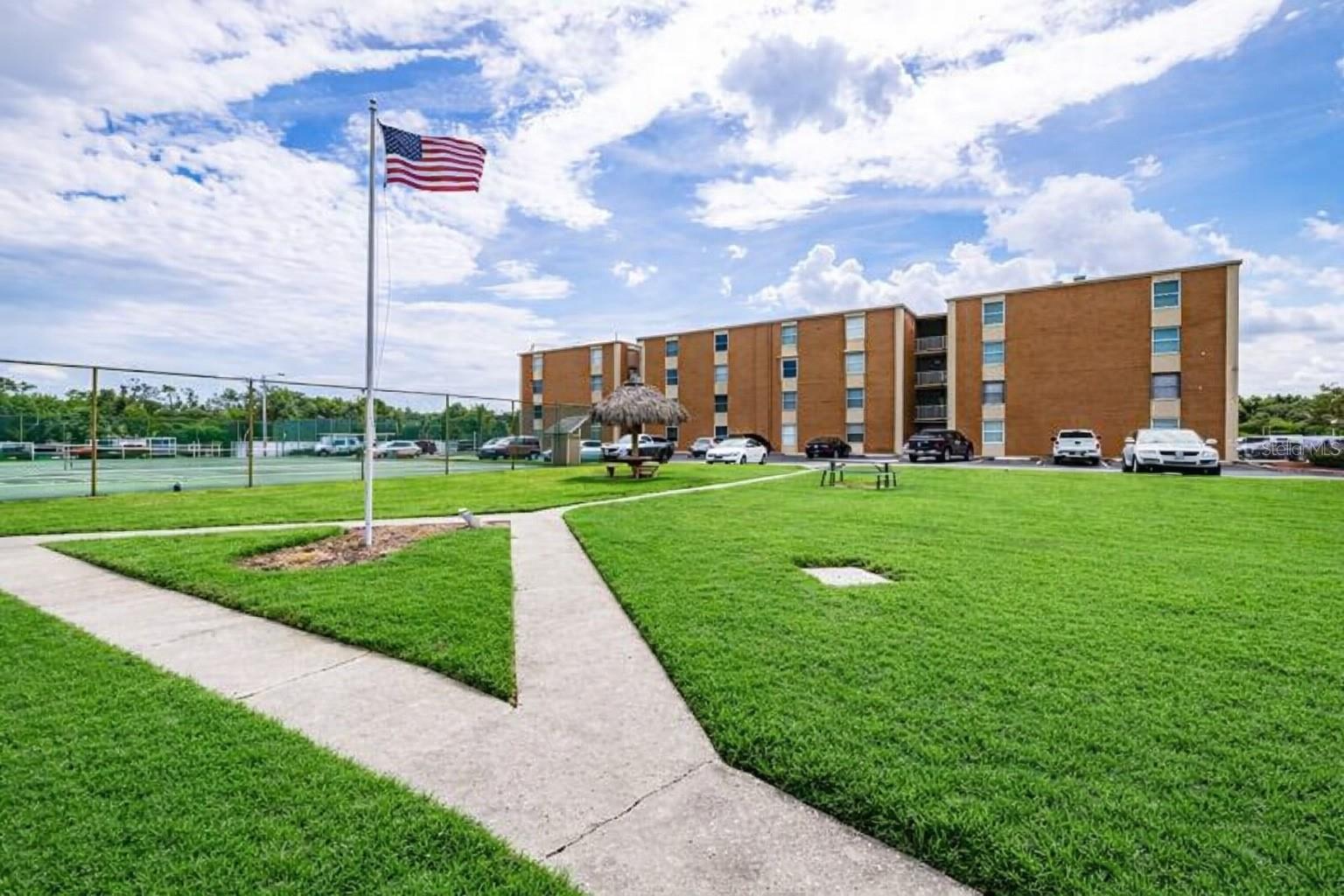 Image 53 of 88 For 12760 Indian Rocks Road 548