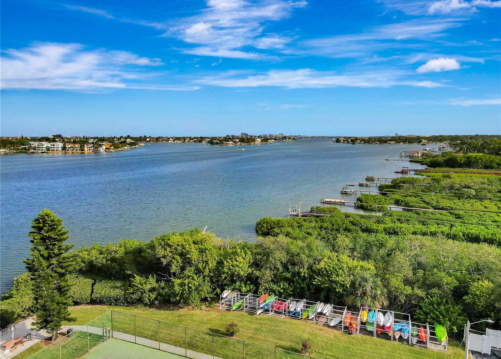 Image 56 of 88 For 12760 Indian Rocks Road 548