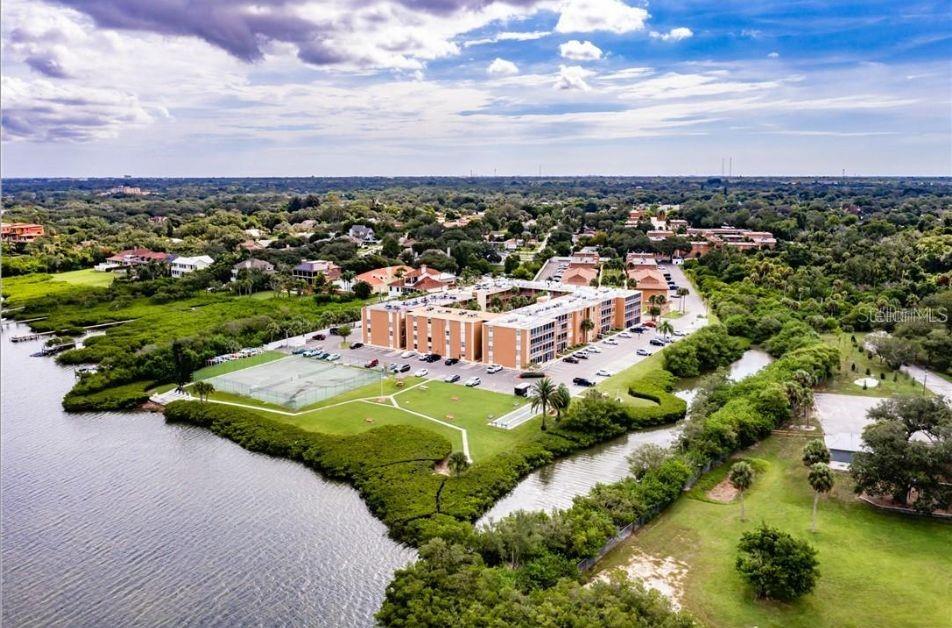 Image 63 of 88 For 12760 Indian Rocks Road 548