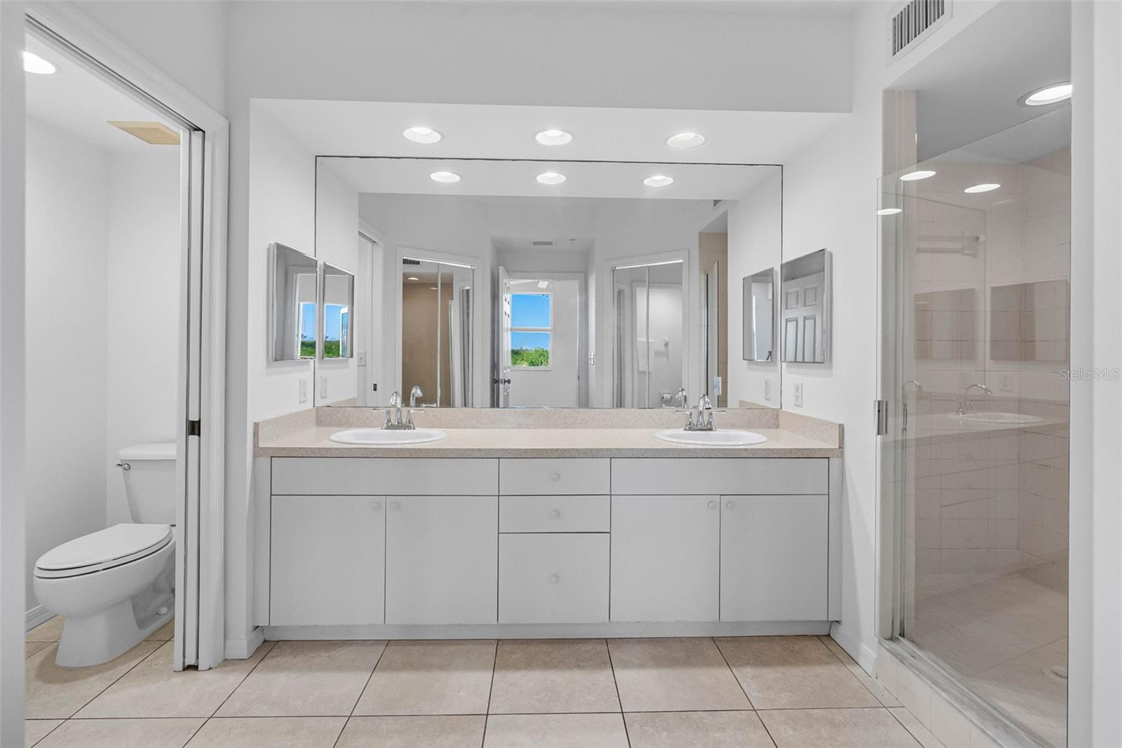 Image 24 of 69 For 6575 99th Way N 22205