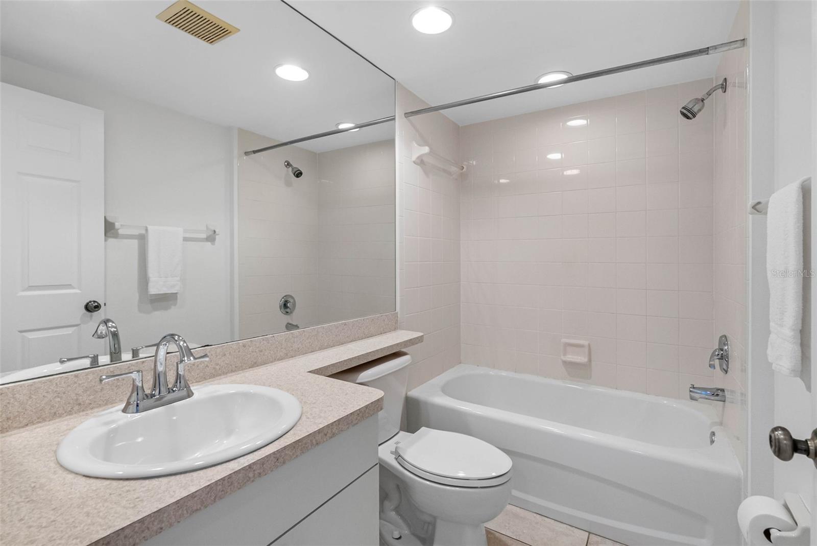 Image 35 of 69 For 6575 99th Way N 22205