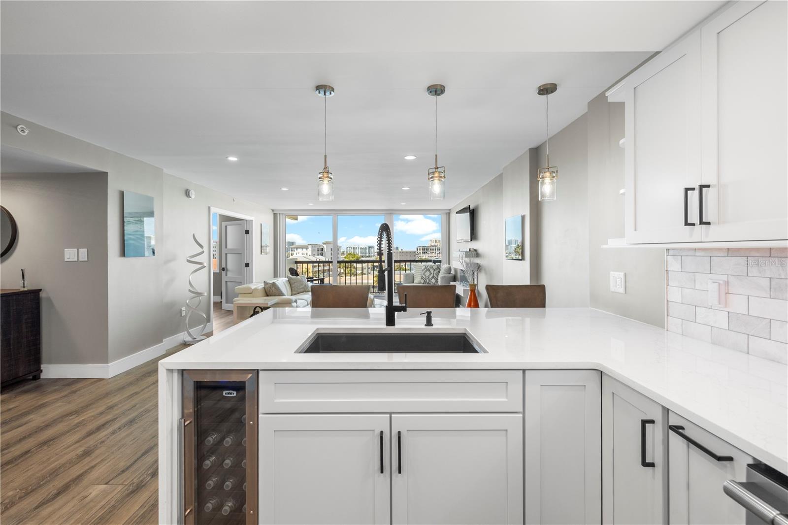 Image 14 of 82 For 400 Island Way 504