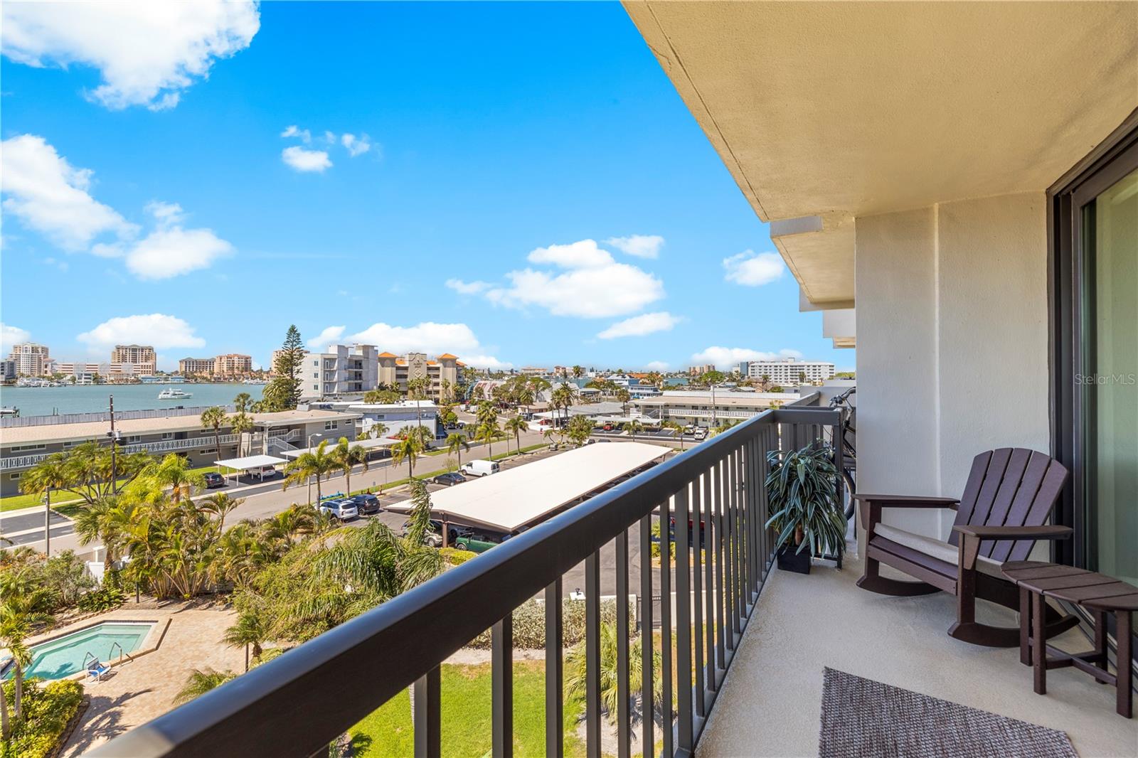 Image 39 of 82 For 400 Island Way 504