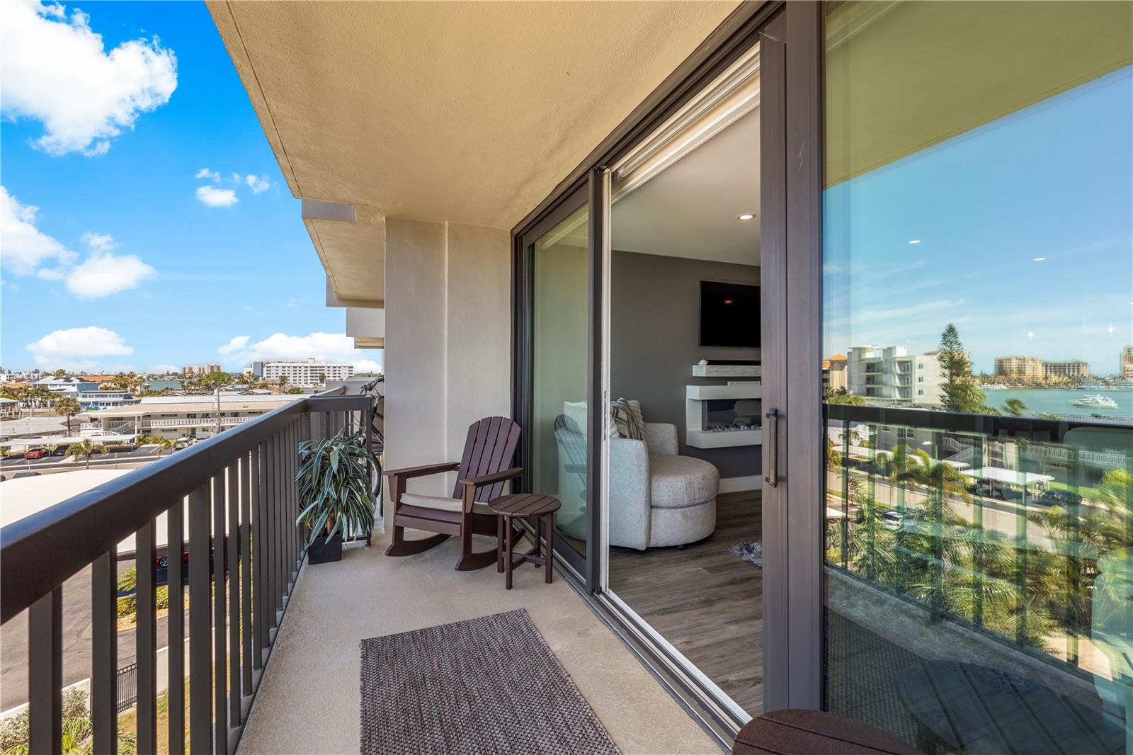 Image 40 of 82 For 400 Island Way 504