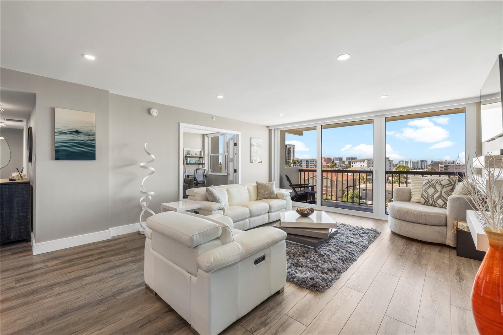 Image 6 of 82 For 400 Island Way 504
