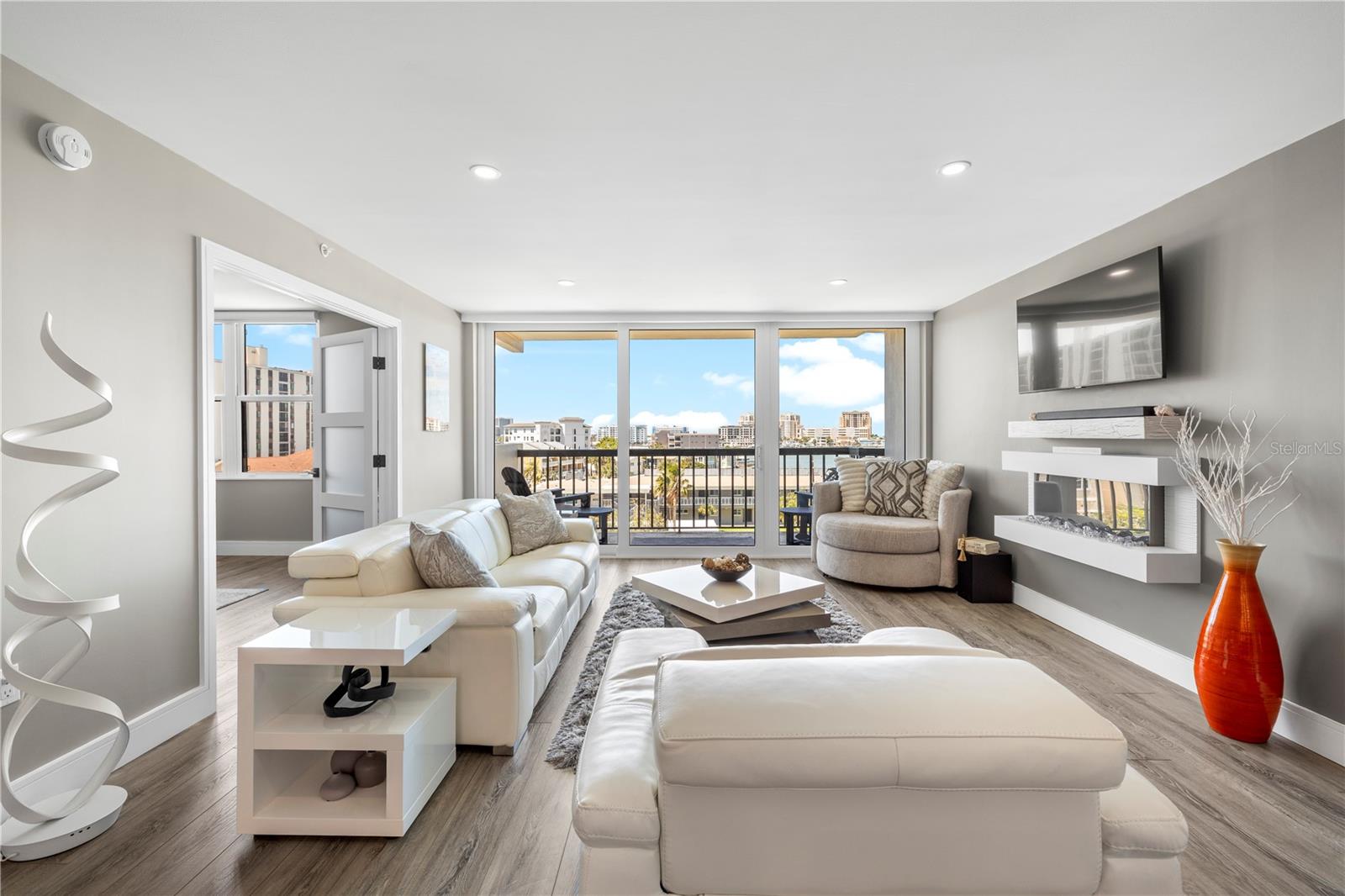 Image 8 of 82 For 400 Island Way 504
