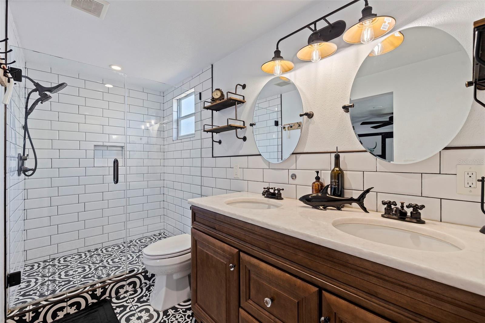 Image 18 of 42 For 280 38th Avenue Se