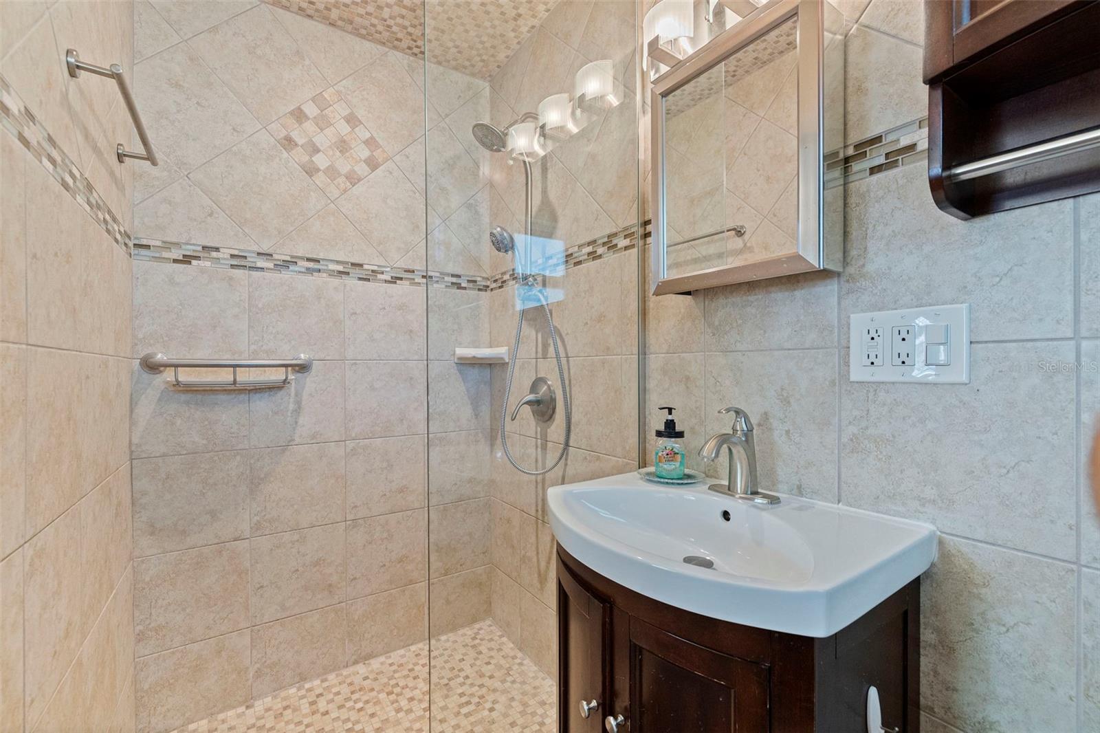 Image 24 of 42 For 280 38th Avenue Se