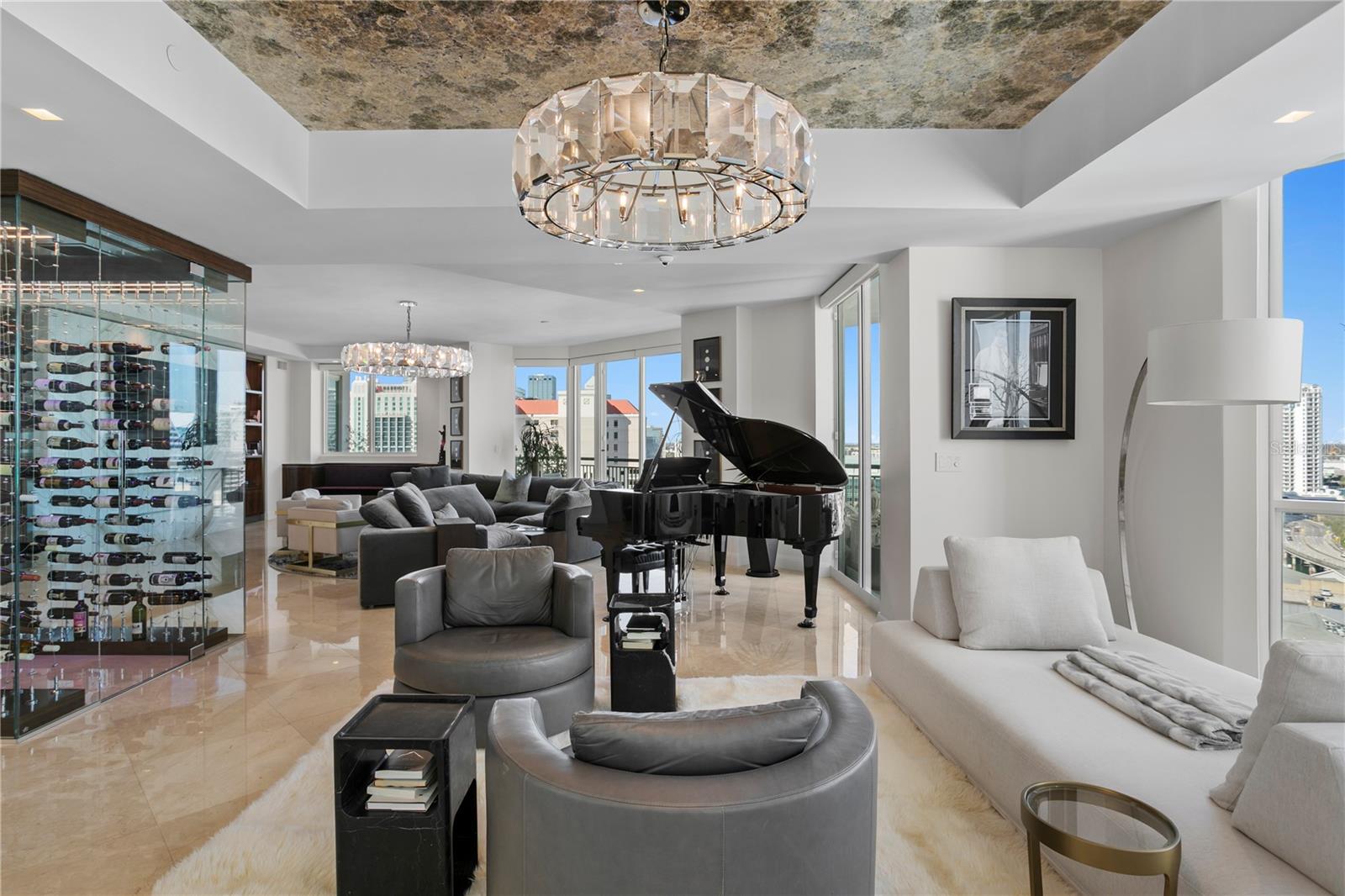 Listing photo id 9 for 450 Knights Run Avenue 1801