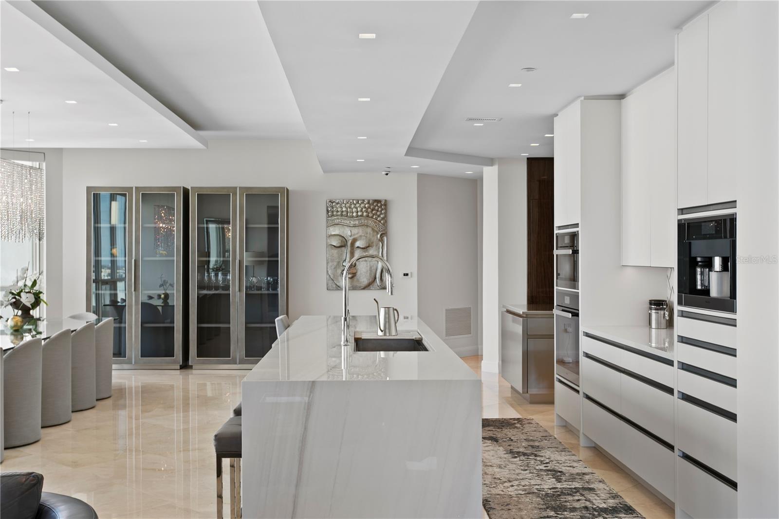 Listing photo id 11 for 450 Knights Run Avenue 1801