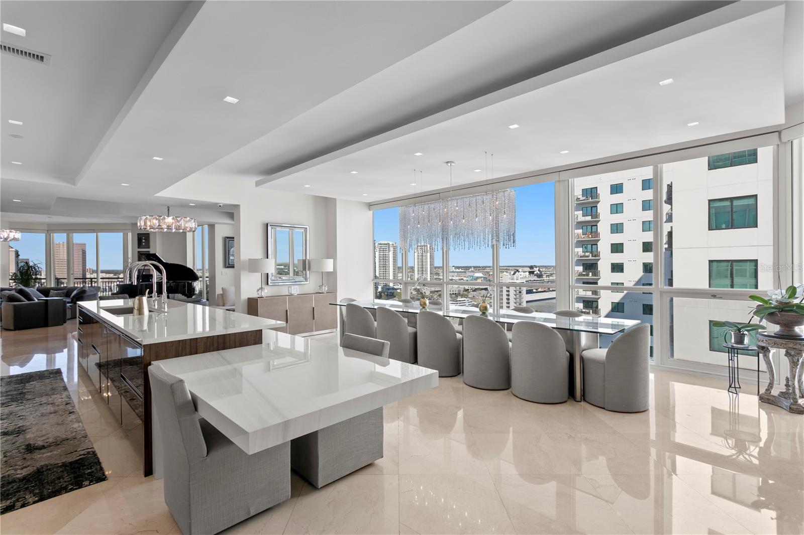 Listing photo id 13 for 450 Knights Run Avenue 1801