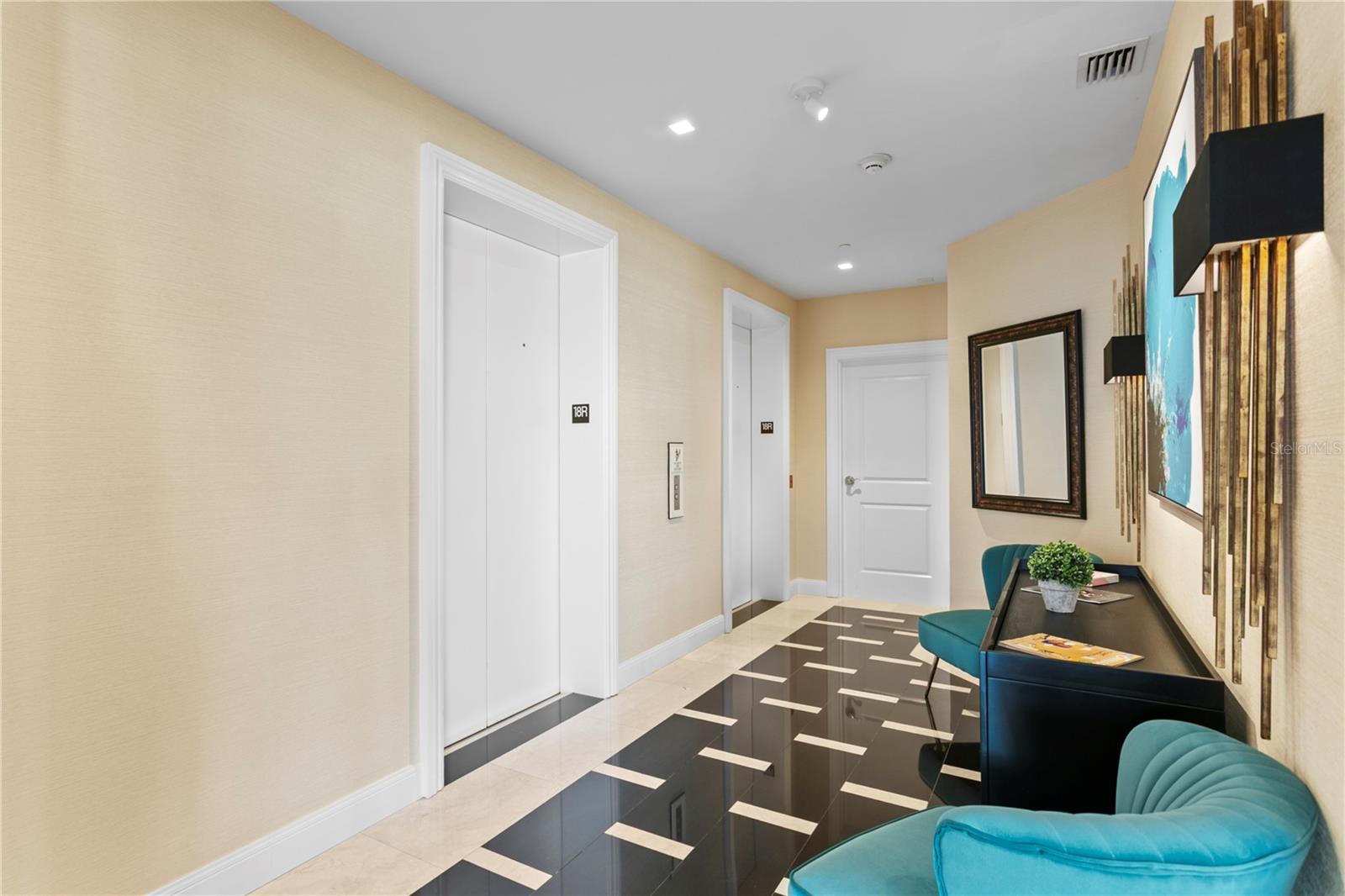 Listing photo id 0 for 450 Knights Run Avenue 1801