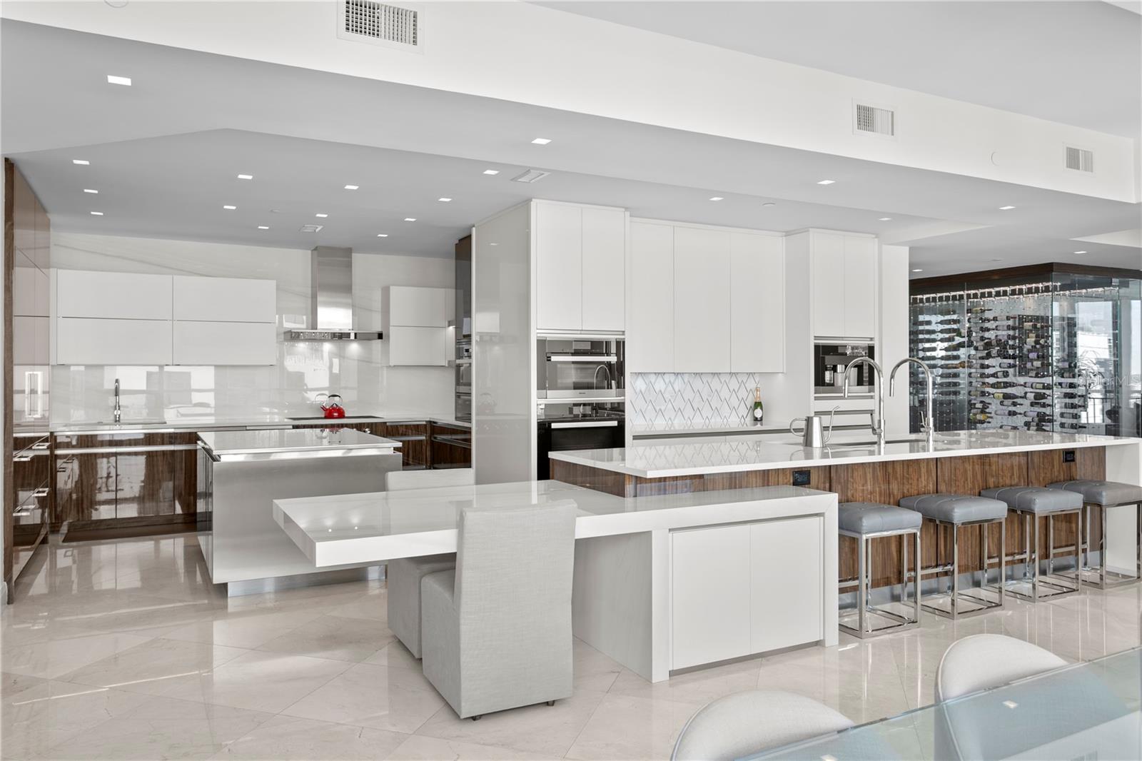 Listing photo id 20 for 450 Knights Run Avenue 1801