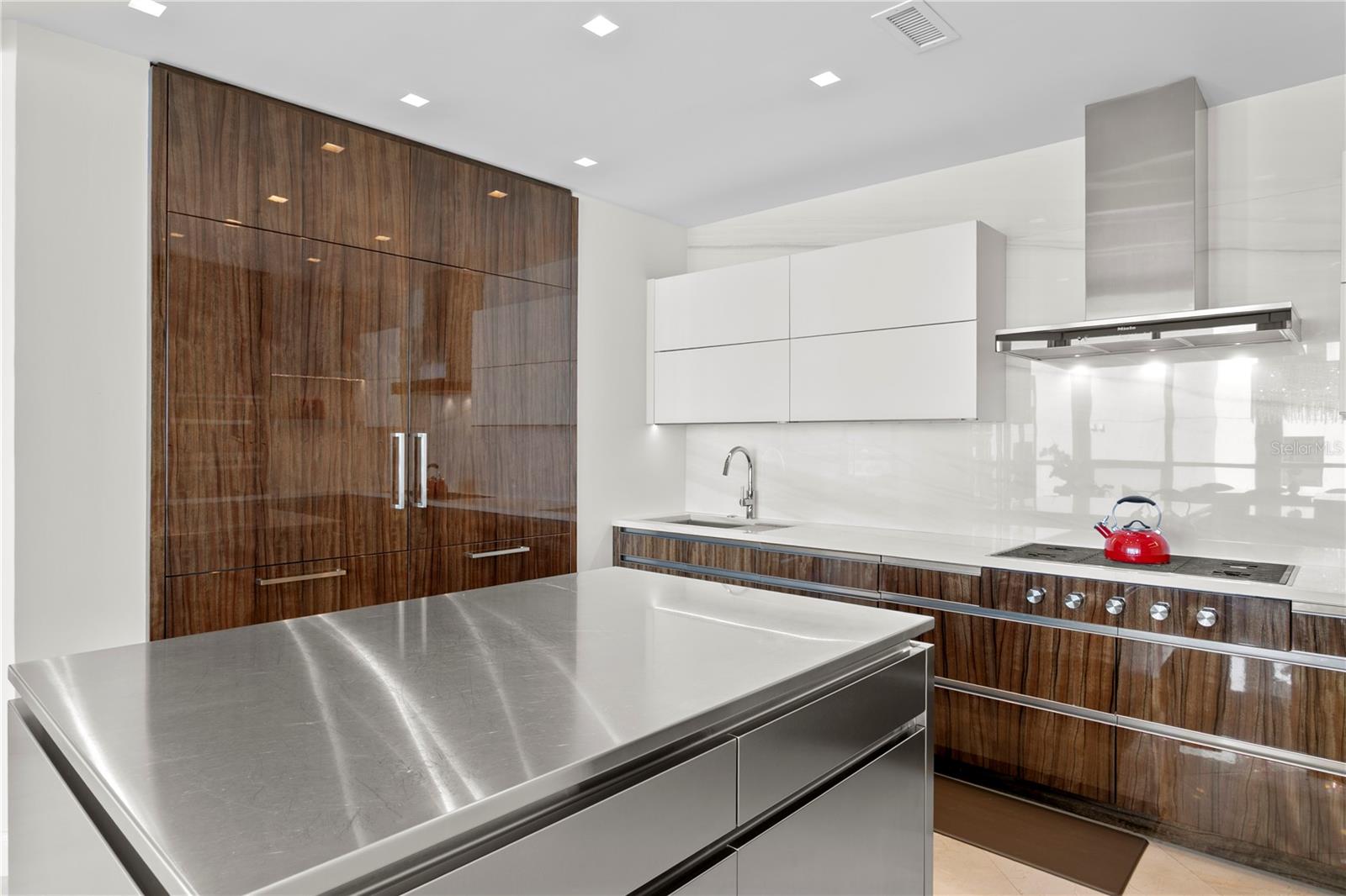 Listing photo id 23 for 450 Knights Run Avenue 1801