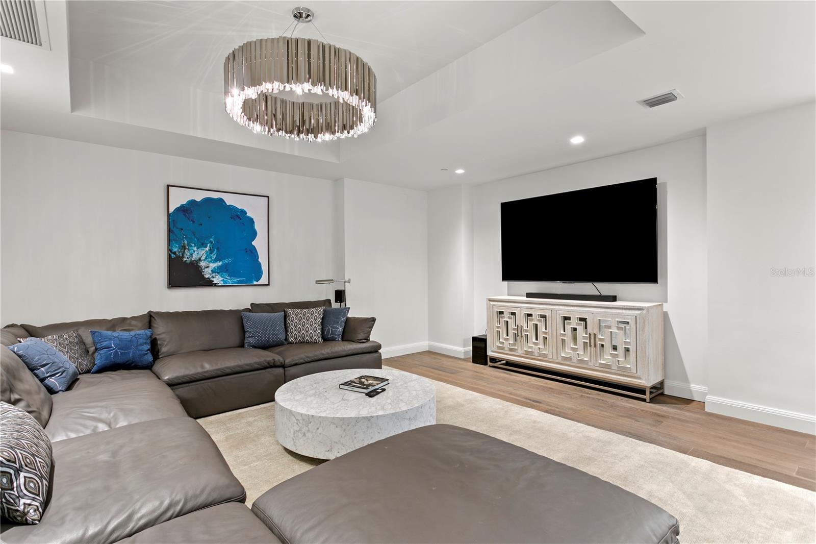 Listing photo id 27 for 450 Knights Run Avenue 1801