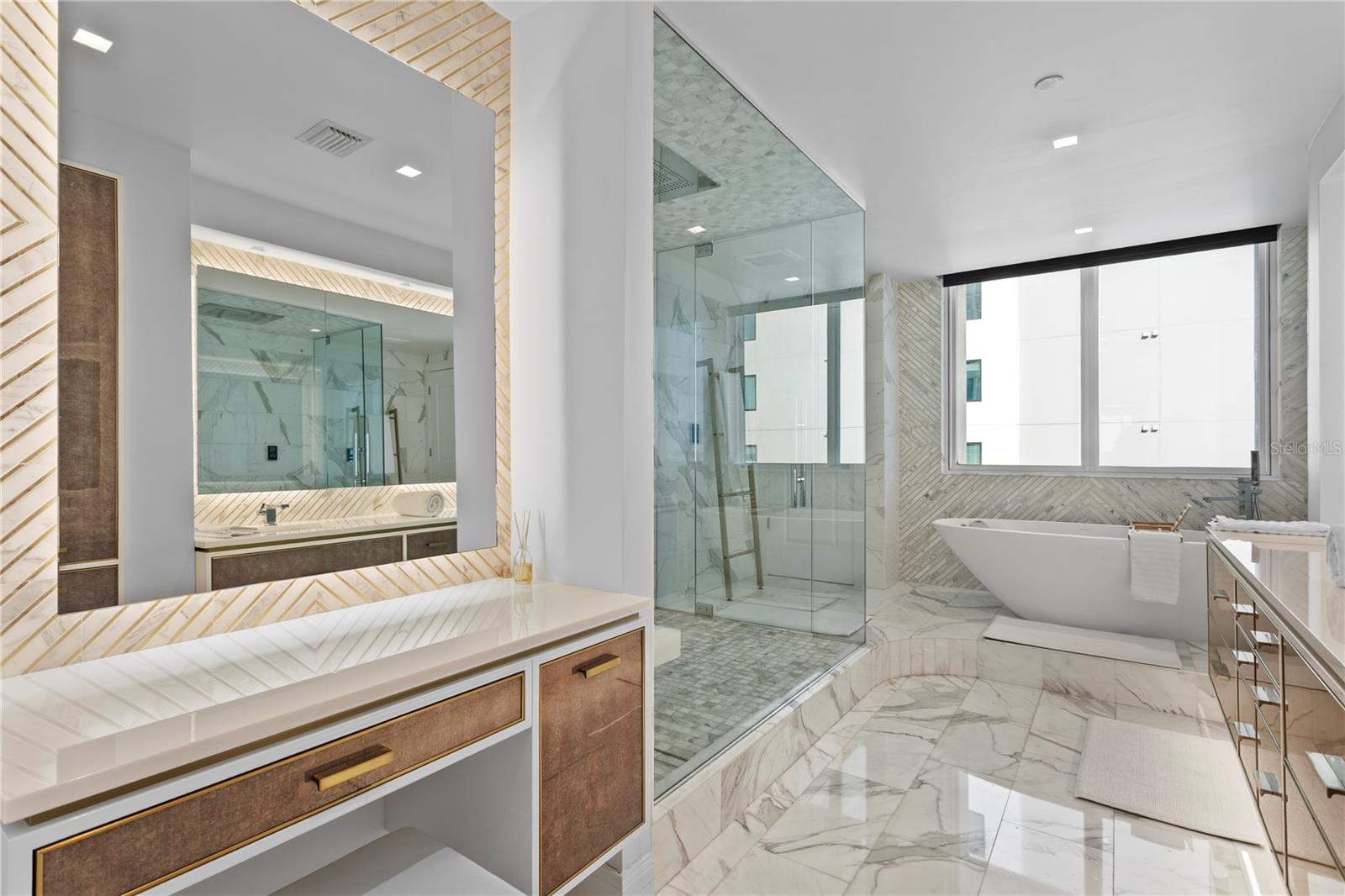 Listing photo id 30 for 450 Knights Run Avenue 1801