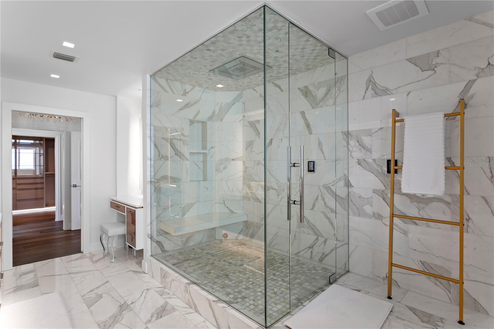 Listing photo id 33 for 450 Knights Run Avenue 1801