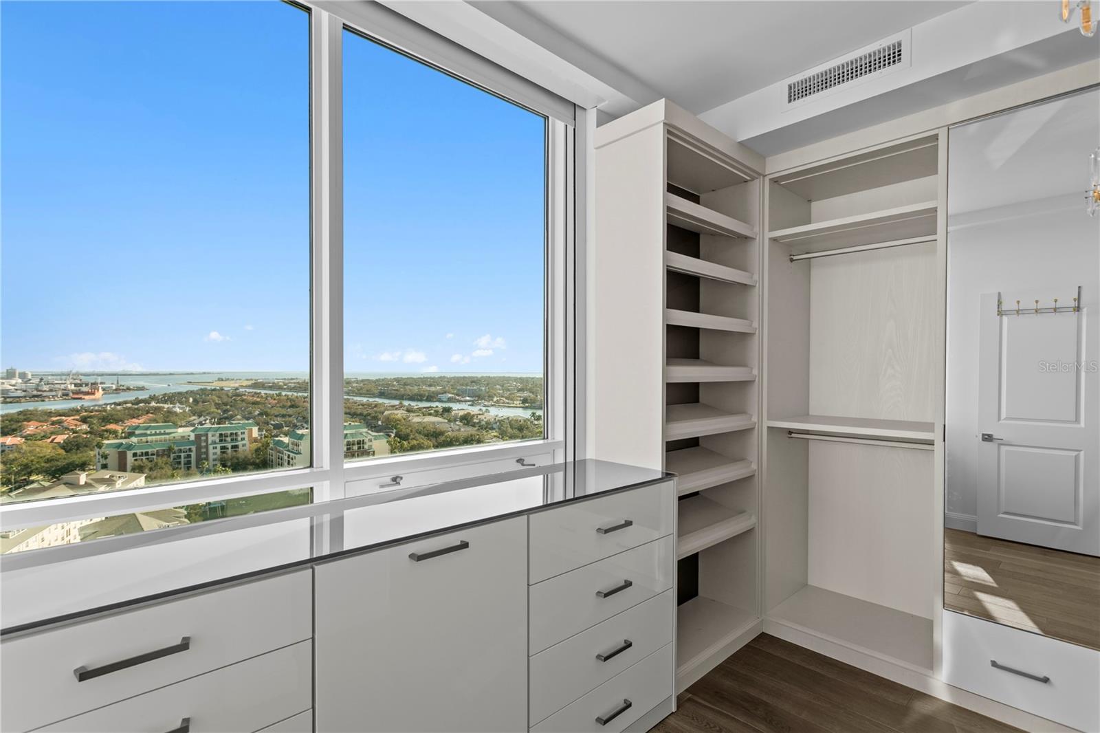 Listing photo id 37 for 450 Knights Run Avenue 1801