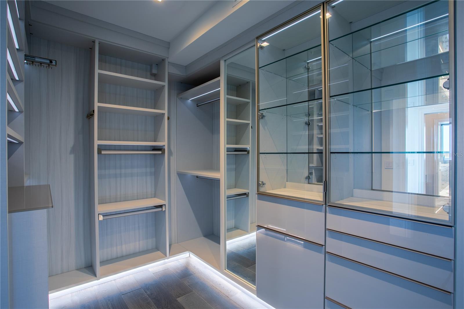 Listing photo id 38 for 450 Knights Run Avenue 1801