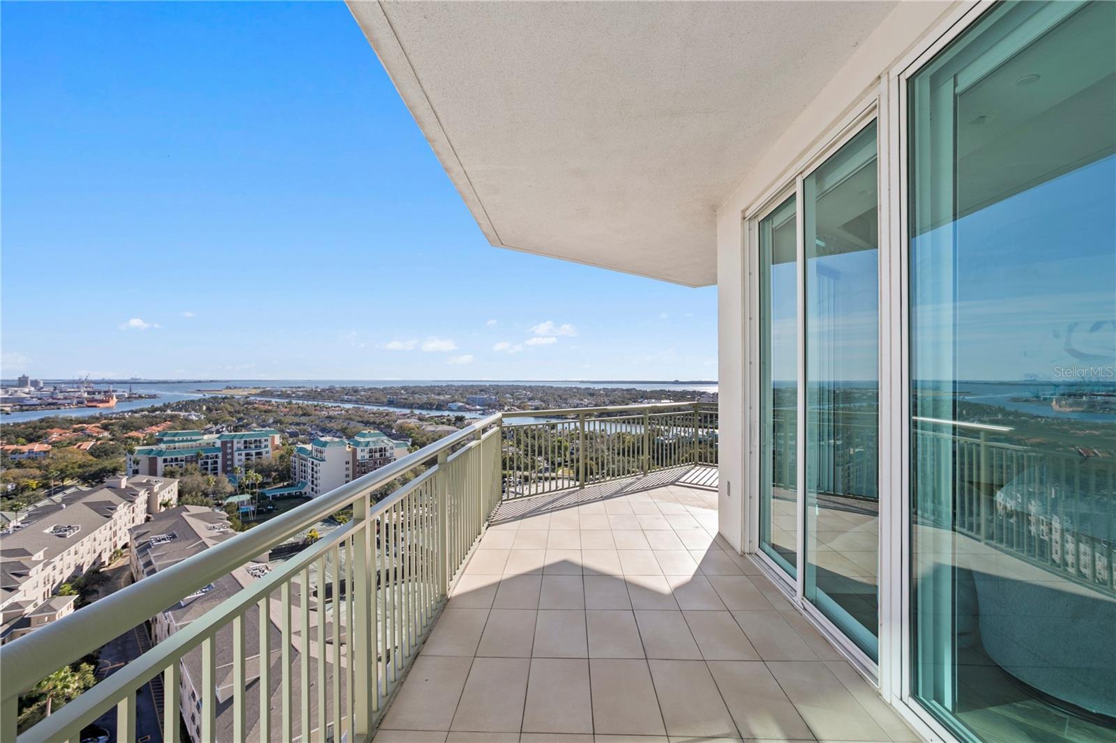 Listing photo id 40 for 450 Knights Run Avenue 1801