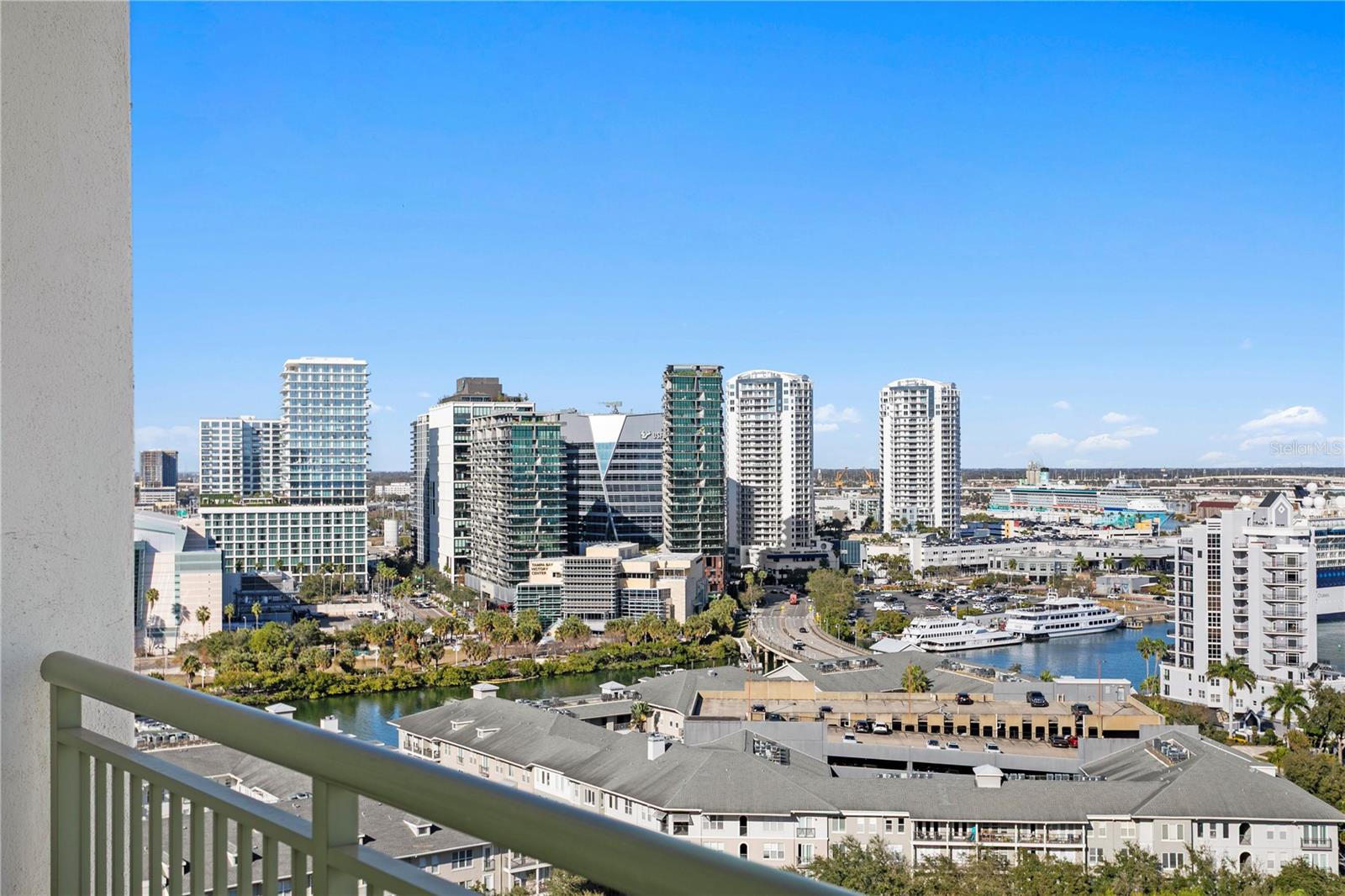 Listing photo id 42 for 450 Knights Run Avenue 1801