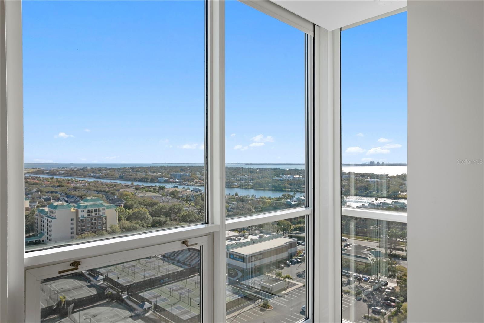 Listing photo id 65 for 450 Knights Run Avenue 1801