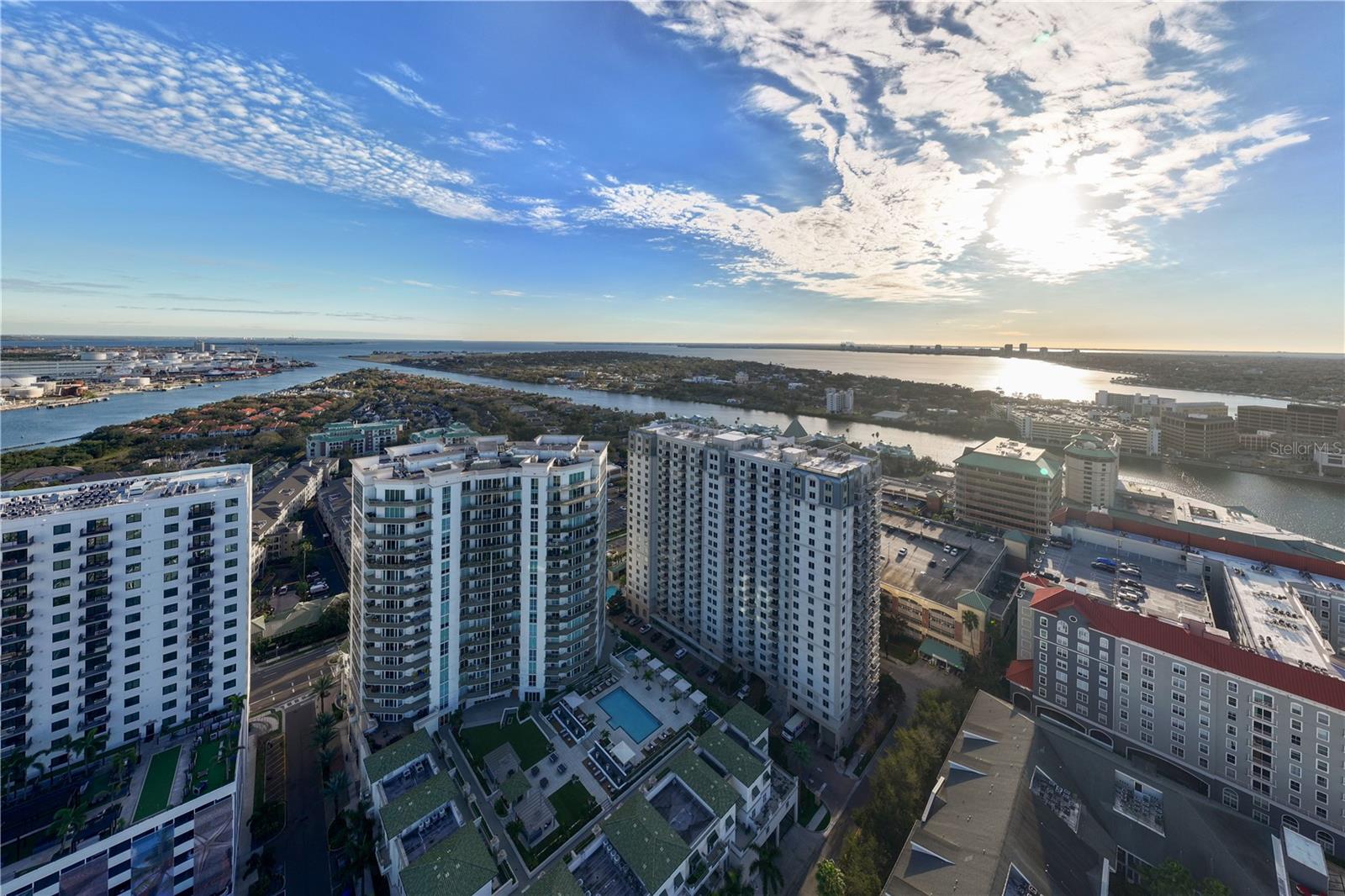 Listing photo id 80 for 450 Knights Run Avenue 1801