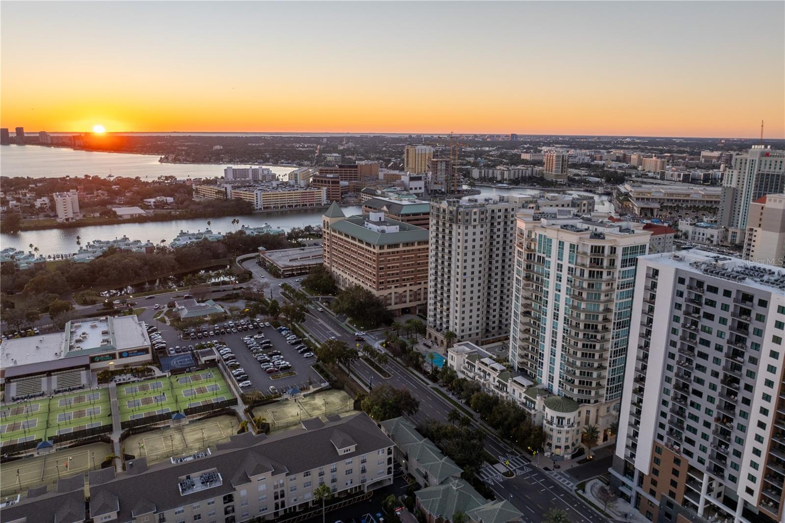 Listing photo id 82 for 450 Knights Run Avenue 1801